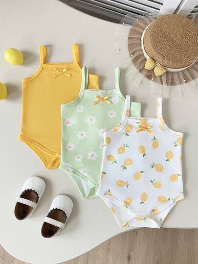 SHEIN Playful Pals 3件套女婴夏季针织连体衣，可爱樱桃草莓图案纯色无袖连体衣，适合休闲外出、玩耍和聚会。