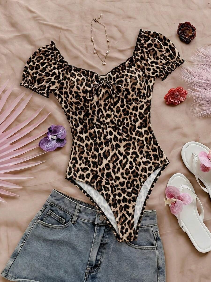 Soleia Áo liền thân nữ kiểu dáng thường ngày, họa tiết da báo, hở vai, xếp ly, thắt nơ phía trước, có bèo nhún, thích hợp cho kỳ nghỉ. - Nhiều màu - Xem 1