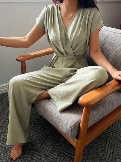 DAZY Women's Minimalist Casual Solid Color Crossed Collar Textured Jumpsuit