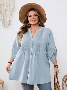 SHEIN CURVE+ Áo kiểu dáng ôm vừa vặn, size US22, thích hợp cho lễ hội âm nhạc, kỳ nghỉ bên bờ biển, phong cách bohemian. Áo sơ mi dáng rộng, màu trơn, phối ren, cài cúc phía trước, kiểu dáng thường ngày. - Màu xanh lam - Xem 6