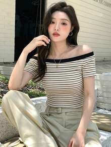 DAZY 女款條紋露肩短袖休閒圖案T恤 - 黑色 - 查看 5