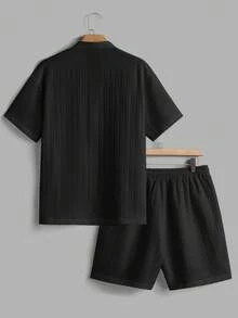 Manfinity Homme 男士夏季休闲度假通勤纯色纹理面料短袖衬衫和抽绳腰短裤套装 - 黑色 - 查看 2