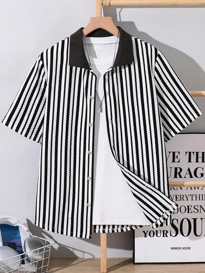 SHEIN Áo sơ mi nam tuổi teen kẻ sọc móc len, kiểu dáng thường ngày, thoải mái, thời trang và đa năng, thích hợp cho kỳ nghỉ biển, đi học, mặc hàng ngày và mùa xuân/hè. Áo sơ mi tay ngắn cổ bẻ kẻ sọc cổ điển, đa năng cho đi làm, đi học, mặc hàng ngày, thể thao, phù hợp cho mùa xuân/hè.