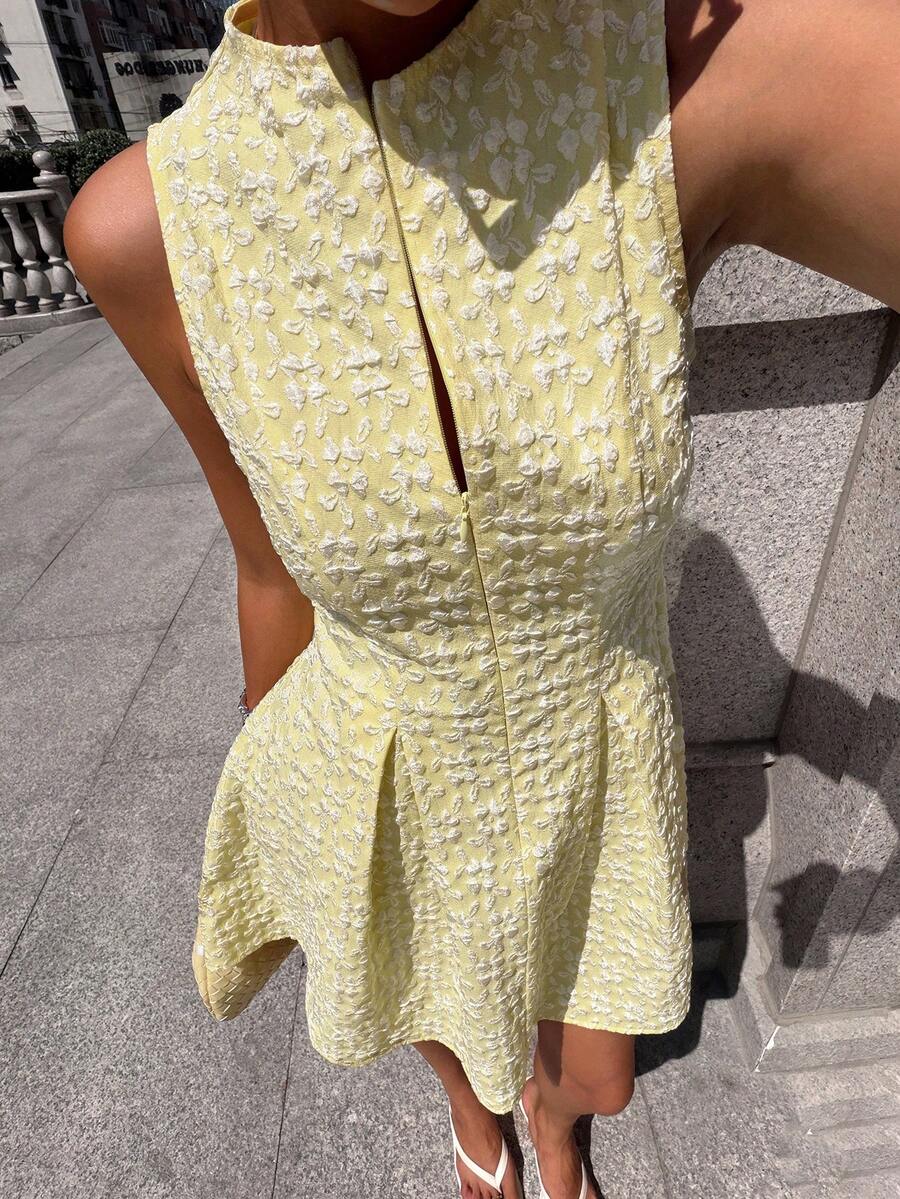 Siren Gaze Vestido elegante y chic de color amarillo con textura de jacquard floral, cuello alto sin mangas, mini vestido para verano e invierno, atuendos de viaje, estilo influyente, fiesta