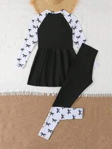 SHEIN 少女坦克比基尼泳衣，休闲保守款，黑色蝴蝶结针织上衣搭配撞色袖子，白色底色饰以黑色蝴蝶结印花，拉链下装搭配撞色下摆，优雅时尚，适合游泳、海滩、泳池、夏季度假。少女泳衣长袖泳装泳裙防晒衣，少女全包覆泳衣，适合乘船旅行，少女泳衣，成人游船连衣裙，少女泳衣，成人泳衣，长袖泳衣 - 黑與白 - 查看 2