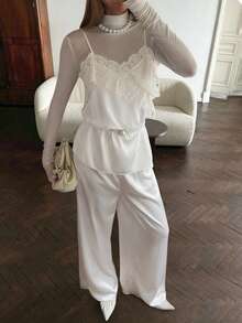 DAZY Bộ đồ 2 món gồm áo hai dây bằng satin phối ren tương phản và quần ống rộng dành cho nữ. - Màu be - Xem 1