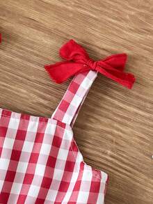 SHEIN Bộ đồ thường ngày cho bé gái gồm áo hai dây và quần short kẻ caro thêu hình dâu tây. - Đỏ - Xem 7