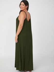 SHEIN BASICS 大码女式纯色宽松休闲吊带连衣裙 - 軍綠色 - 查看 3