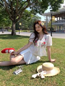 DAZY 女士V领韩版刺绣花卉上衣 夏季 - 白色 - 查看 11
