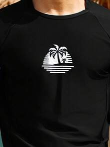 CoralVoy Conjunto de biquíni masculino casual com estampa de coqueiro, composto por camiseta de manga comprida e shorts. Ideal para férias na praia e eventos ao ar livre. - Multicolorido - Ver 4