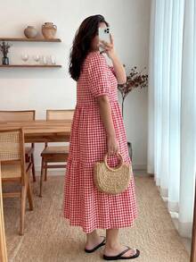 Enliva Jennifer_samantha_style 大码格子印花休闲度假连衣裙，适合苹果型和圆润身材，夏季必备 - 紅色 - 查看 2