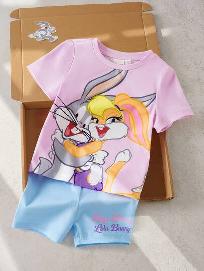 LOONEY TUNES X SHEIN Conjunto de camiseta de manga corta con cuello redondo y estampado de dibujos animados, y pantalones cortos con estampado de letras para niña bebé