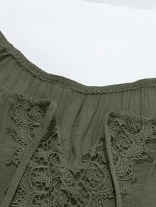SHEIN LUNE CURVE 大码女式休闲纯色撞色蕾丝扭领T恤，夏季 - 墨綠色 - 查看 5