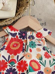 SHEIN Bộ 2 món cho bé gái, áo không tay cổ yếm in hoa phong cách Bohemian và quần short, kiểu dáng rộng rãi thoải mái, phù hợp cho các hoạt động hàng ngày, du lịch, họp mặt gia đình, chụp ảnh, mùa hè. - Nhiều màu - Xem 3