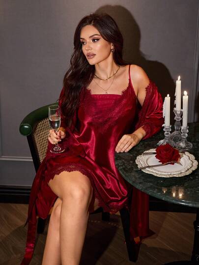SilkySpell Camisola Sensual Plus Size com Decote em V de Renda e Tule na Cor Vinho, com Mangas Fendidas