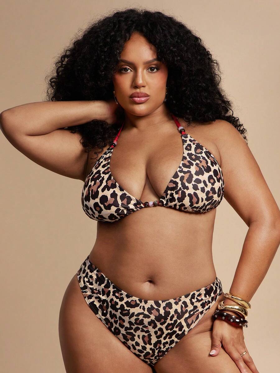 SHEIN BAE Bộ bikini hai mảnh Bonvoyette Xuân/Hè 2026 dành cho nữ, kiểu dáng dây mảnh, cổ yếm, nền đen, chấm bi trắng, họa tiết ngẫu nhiên, dễ thương, cắt cao bên hông, thích hợp cho kỳ nghỉ hè, bộ bikini nữ, trang phục hè hai mảnh, đồ bơi hai mảnh nữ. - Đỏ - Xem 1