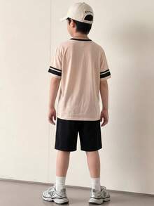 SHEIN 2 pezzi Set di maglietta a maniche corte con stampa numerica e lettera e pantaloncini in maglia, adatto per bambini/ragazzi casual, versatile, comodo, colore bianco e nero, adatto per pendolarismo, scuola, uso quotidiano, vacanza, sport, primavera e estate - Bianco - Visualizzare 6