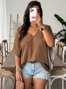 SHEIN VCAY Blusa holgada con cuello en V, estampado de leopardo y mangas con volantes para tallas grandes, ideal para vacaciones, verano, Día de la Madre, vacaciones, festivales, estilo western - Marrón - Ver 6
