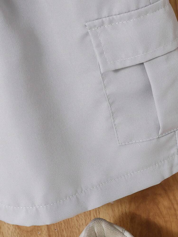 SHEIN Bộ đồ thể thao mùa hè cho bé trai, gồm áo khoác có mũ kéo khóa màu trơn và quần short cùng màu có in logo nhỏ, chất liệu mềm mại thân thiện với da, phù hợp cho bé trai luôn thời trang và thoải mái trong cuộc sống hàng ngày. - Xám - Xem 6