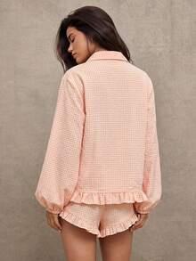 WESTFADE Camisa con cuello tejido a rayas, botones delanteros y volantes de bajo alto; y pantalones cortos acampanados de tiro alto con volantes - Rosa Pálido - Ver 2