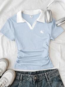SHEIN Áo croptop dệt kim cổ bẻ màu xanh dương và trắng, kiểu dáng thường ngày, ôm sát, có thêu logo nhỏ, dành cho bé gái tuổi teen. - Xanh và trắng - Xem 3