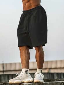 Manfinity Homme Celana Pendek Pria Kolor Kantong Plain Casual - Hitam - View 3
