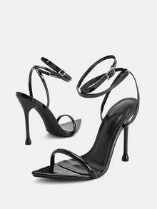 Glitzique Sandalias plateadas para mujer, nueva moda de verano 2025, sandalias planas cómodas y sexy para baile de salón, discoteca y club nocturno, con tiras negras - Negro - Ver 5