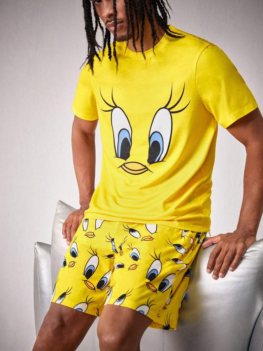 LOONEY TUNES X SHEIN 男士舒适卡通图案圆领短袖T恤短裤睡衣套装,夏季 - 黃色 - 查看 1