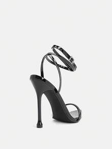 Glitzique Sandalias plateadas para mujer, nueva moda de verano 2025, sandalias planas cómodas y sexy para baile de salón, discoteca y club nocturno, con tiras negras - Negro - Ver 3