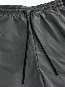 Manfinity EMRG Quần short nam in chữ phối màu - Màu xám đen - Xem 3