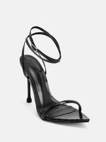 Glitzique Sandalias plateadas para mujer, nueva moda de verano 2025, sandalias planas cómodas y sexy para baile de salón, discoteca y club nocturno, con tiras negras - Negro - Ver 4