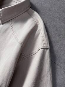 ROMWE MEN Street Life Áo sơ mi denim nam tay ngắn, cài nút đơn giản, có túi nắp, thích hợp cho mùa hè. - Màu be - Xem 5