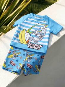 LOONEY TUNES X SHEIN 男婴卡通条纹印花插肩袖上衣和短裤休闲泳装套装 - 藍色 - 查看 1