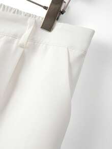 SHEIN PETITE CURVE Plus Size Women's Fashionable A-Line White Shorts, Versatile And Multifunctional - White - View 5