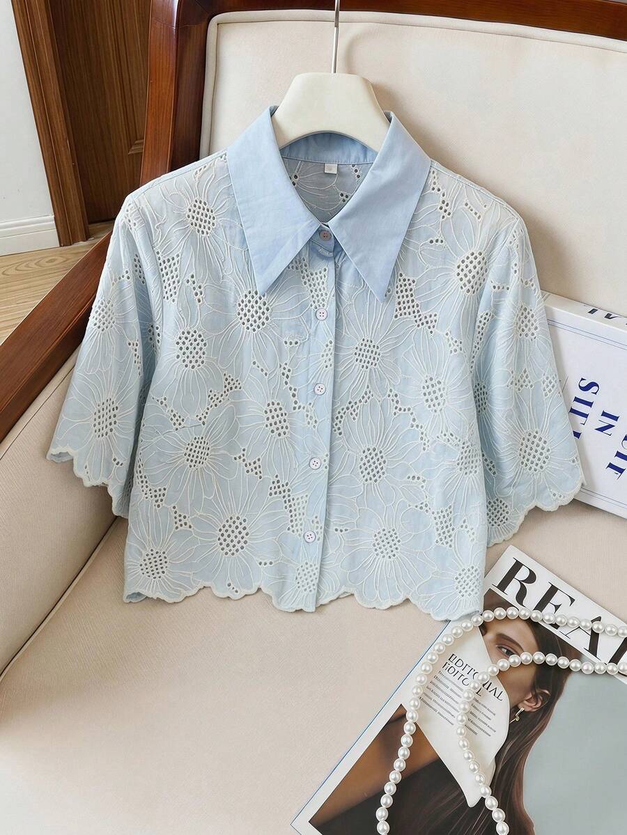 Aveloria Franclia 随机雏菊刺绣优雅镂空衬衫 - 淺藍色 - 查看 1