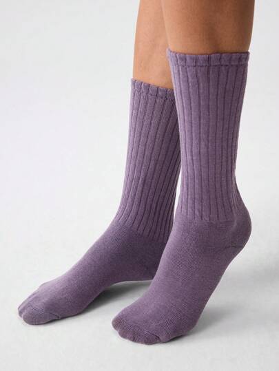 Loungeista 1 Pair Of Women's Stockings, Knee-High Socks, Mid-Calf Socks, Solid-Colored Calf Socks, Chunky Socks, Simple And Versatile, Suitable For All Seasons, Comfortable And Warm For Daily Wear.