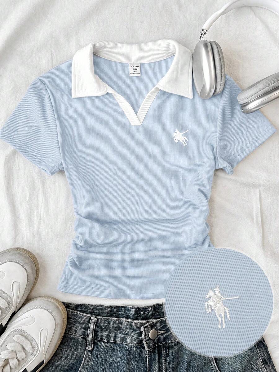 SHEIN Áo croptop dệt kim cổ bẻ màu xanh dương và trắng, kiểu dáng thường ngày, ôm sát, có thêu logo nhỏ, dành cho bé gái tuổi teen. - Xanh và trắng - Xem 1