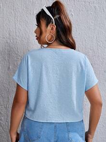 SHEIN EZwear Kemeja Biru Muda Leher V Lengan Pendek dengan Tekstur Berkerut, Ukuran Plus untuk Kencan Malam Formal Musim Panas Kasual - Baby Blue - View 2