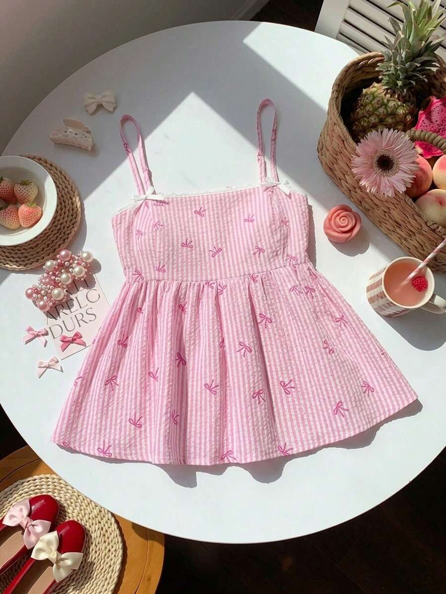 SHEIN MOD 大尺碼女款粉色對比蕾絲細肩帶背心上衣，夏季可愛90年代風，野餐度假節慶鄉村音樂會穿搭上衣