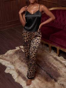 Bare Chapter Set Piyama Atasan Camisole Sutra Imitasi & Celana Panjang Motif Leopard - MultiWarna - View 3