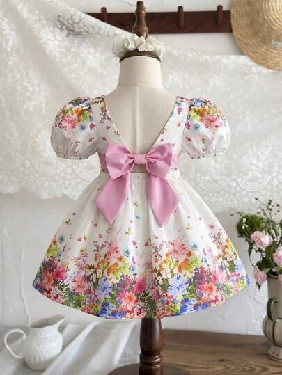 SHEIN Đầm dệt hoa nhí cho bé gái, cổ vuông, tay cánh hoa, kiểu dáng thường ngày dễ thương, điểm nhấn là nơ lớn.