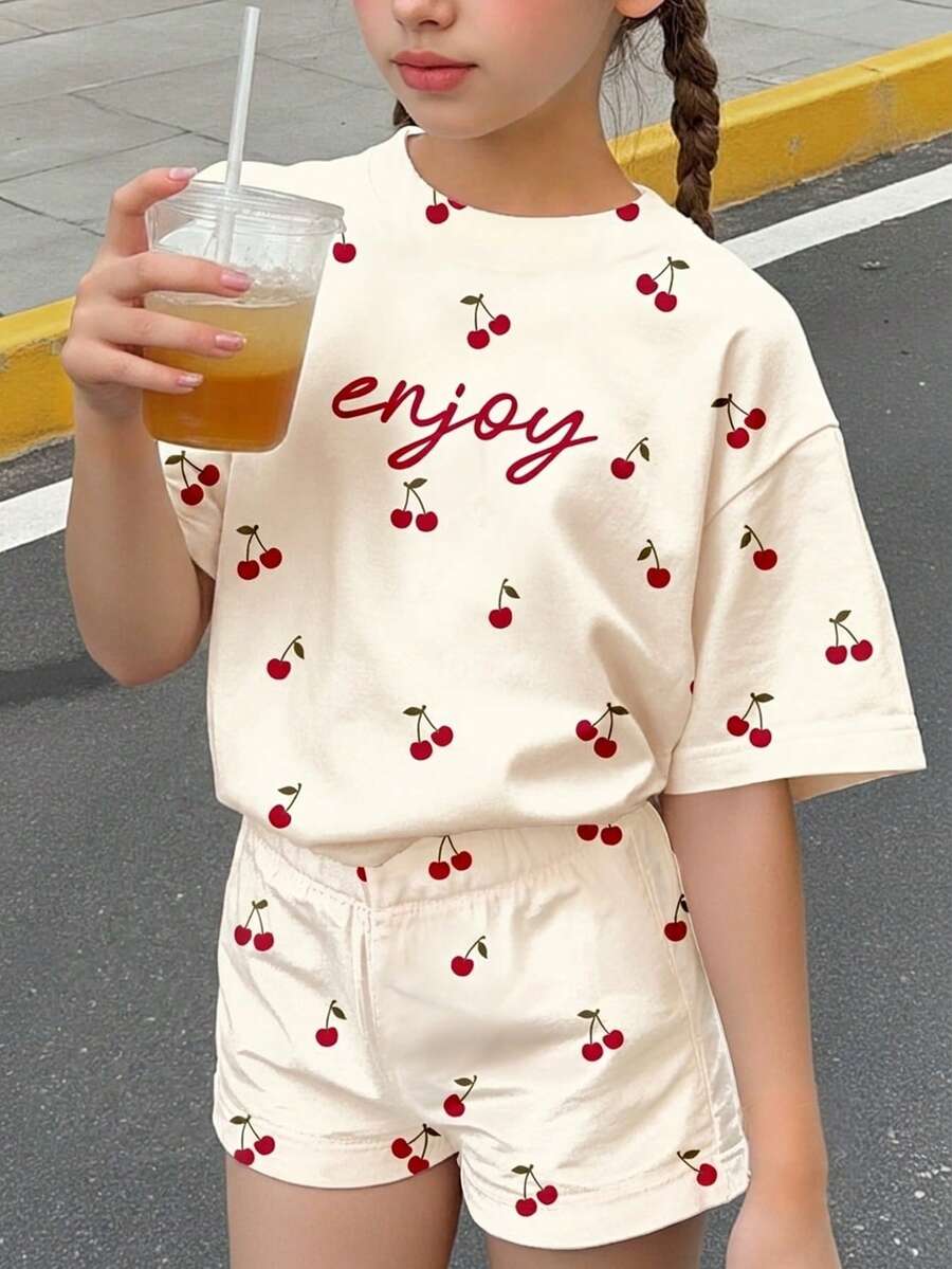 青少年女孩櫻桃夏季街頭風度假套裝,復古字母印花圓領短袖T恤與短褲2件套,休閒舒適穿搭 - 彩色 - 查看 1