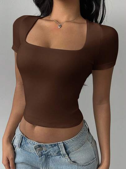 SHEIN BASICS Áo croptop ôm dáng, màu trơn, cổ bẻ có thể điều chỉnh, dành cho nữ.