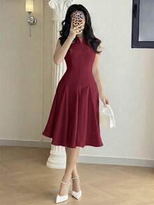 Feyla Gaun Mini Kasual Lengan Pendek dengan Desain Resleting Warna Polos untuk Wanita - Burgundy - View 3