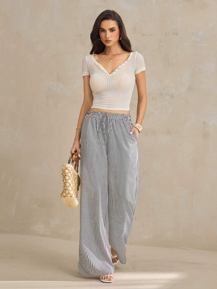 SHEIN Tall 女士春夏新款条纹沙滩短裤，适合情人节等场合，通勤时尚，条纹阔腿裤带口袋。海滩度假/大学生度假风邮轮女士夏季宽松裤/宽松裤，大码女士休闲裤。 - 黑與白 - 查看 1