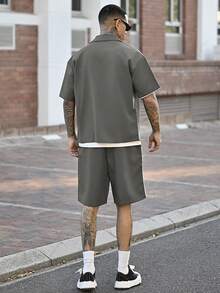 Devon Thys 男士星形印花短袖拉链领衬衫和短裤休闲套装 - 深灰色 - 查看 2