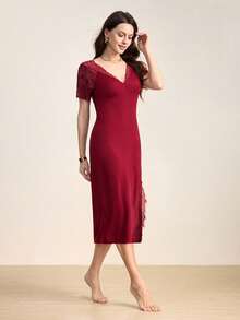 Hourtrue Váy ngủ Pajama ren tương phản xẻ đùi - Đỏ - Xem 5