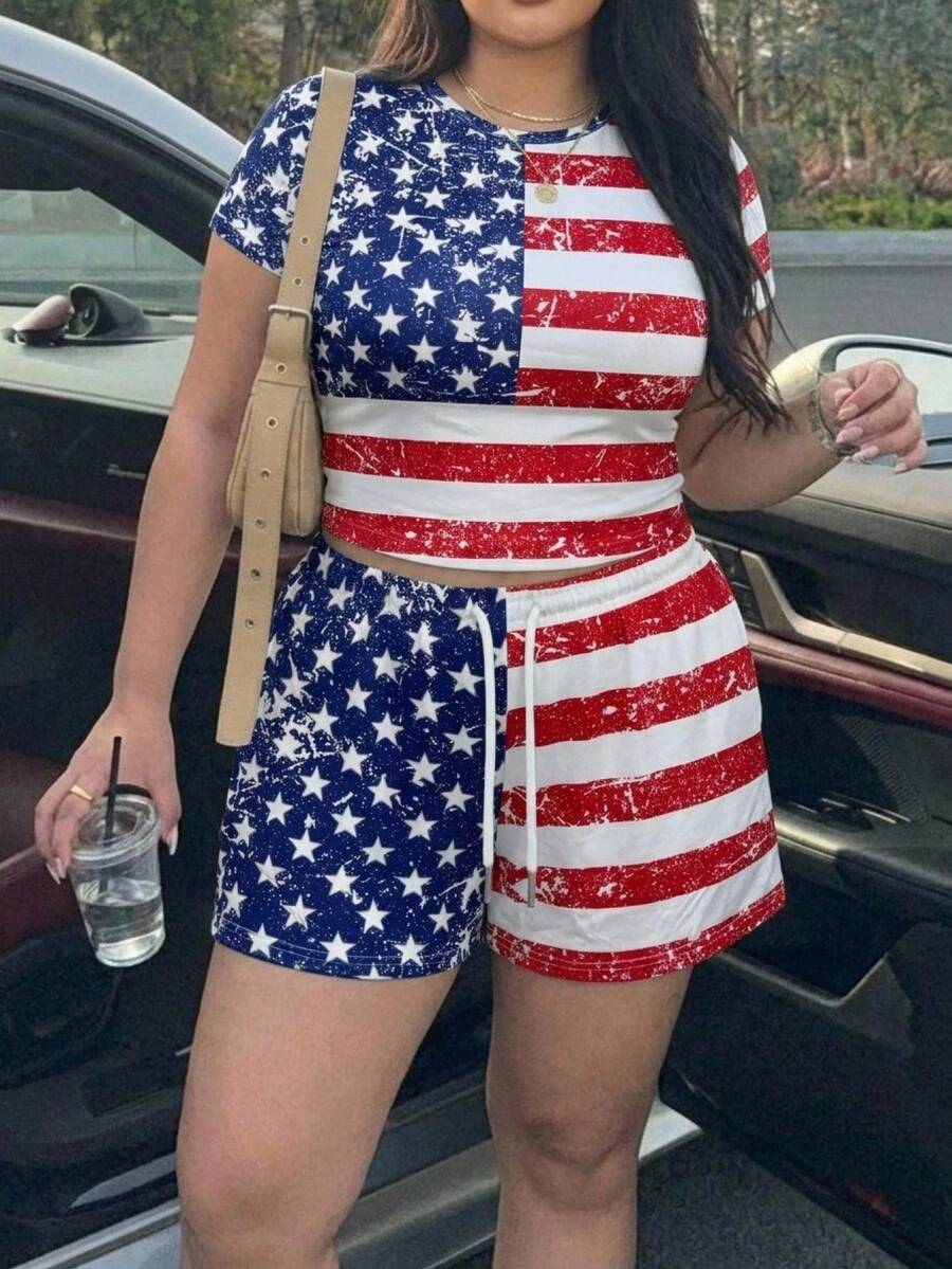 SHEIN EZwear 大尺碼女款美國國旗數位印花星條紋圖案圓領短袖上衣與短褲休閒兩件套 - 彩色 - 查看 1