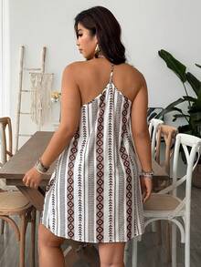 SHEIN VCAY Vestido de playa con cuello en V, sin espalda y estampado de rayas para tallas grandes - Azul y blanco - Ver 2