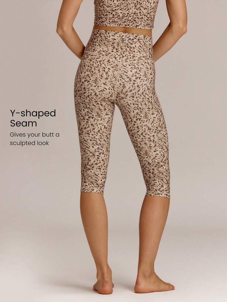 17" FeatherFit™ Crossover Waist Front Special Seam Cutie Capri Leggings Low Impact Yoga Pilates Studio Daily